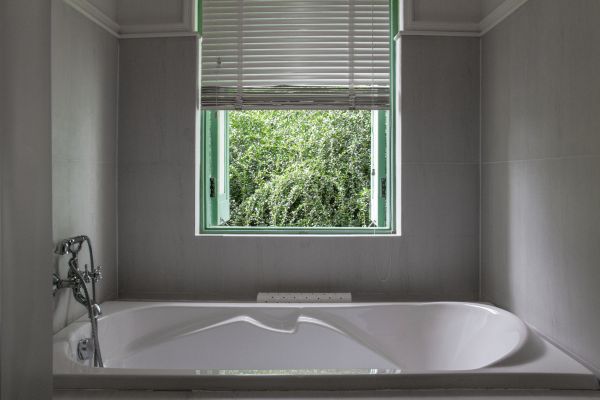 Fiberglass Tub Installation in Chardon